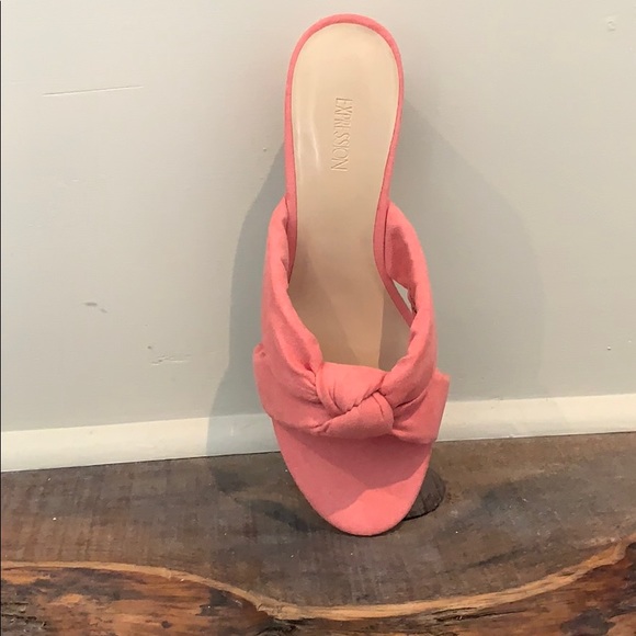 Expression Pink Suede Sandals - Brand New - size 8 - Picture 2 of 5